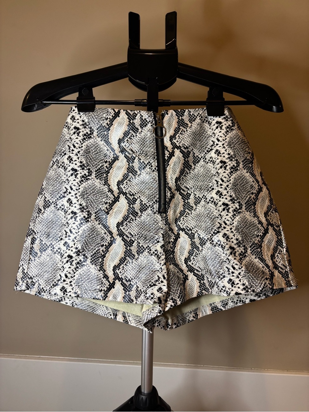 LELIS Collection Faux Leather Snake Print Shorts Women’s Small A-Line Zip